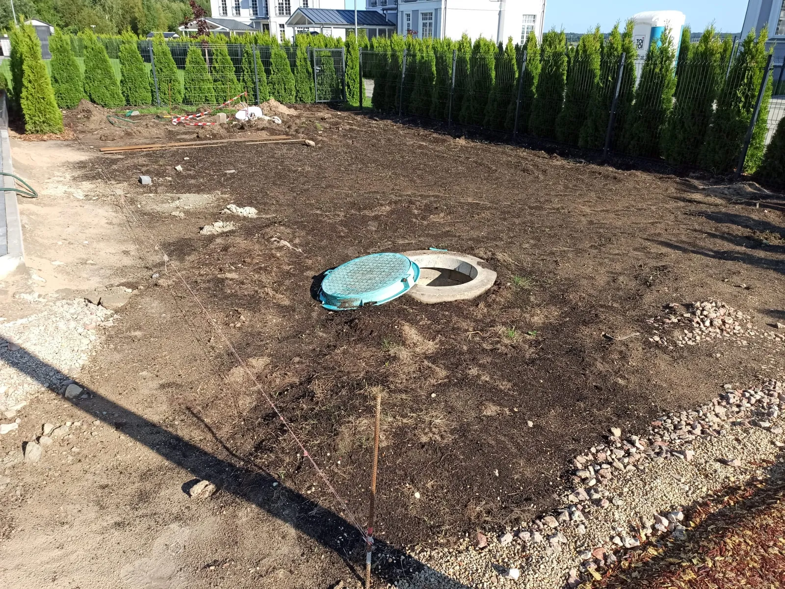 Pirms: ruloņzāliena ieklāšana pagalmā